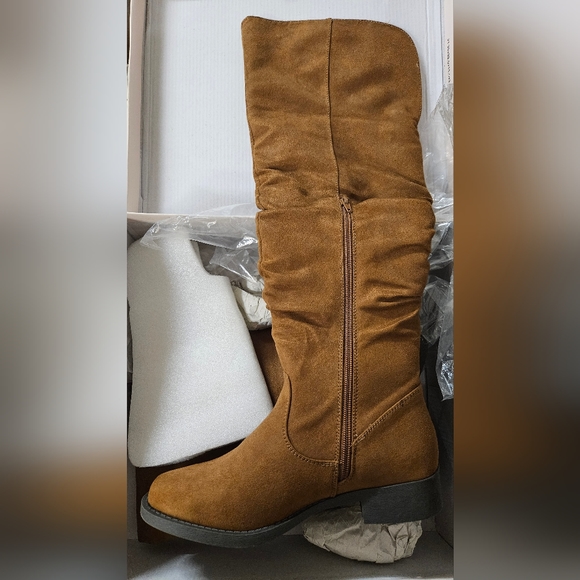 Saria Flat Boots - Picture 5 of 11